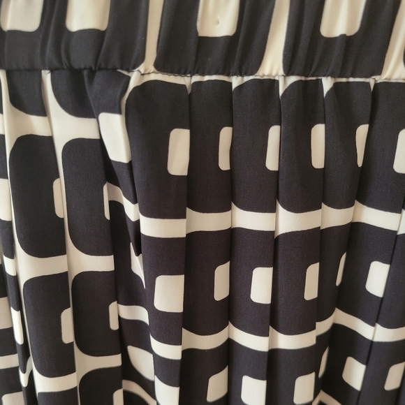 Banana Republic Factory Pleated Graphic Mini Skirt Size Small - Picture 2 of 3